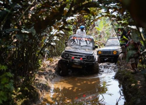 Paket Offroad Puncak Bogor – Sewa Jeep 4×4 Terbaik | Kalang Adventure